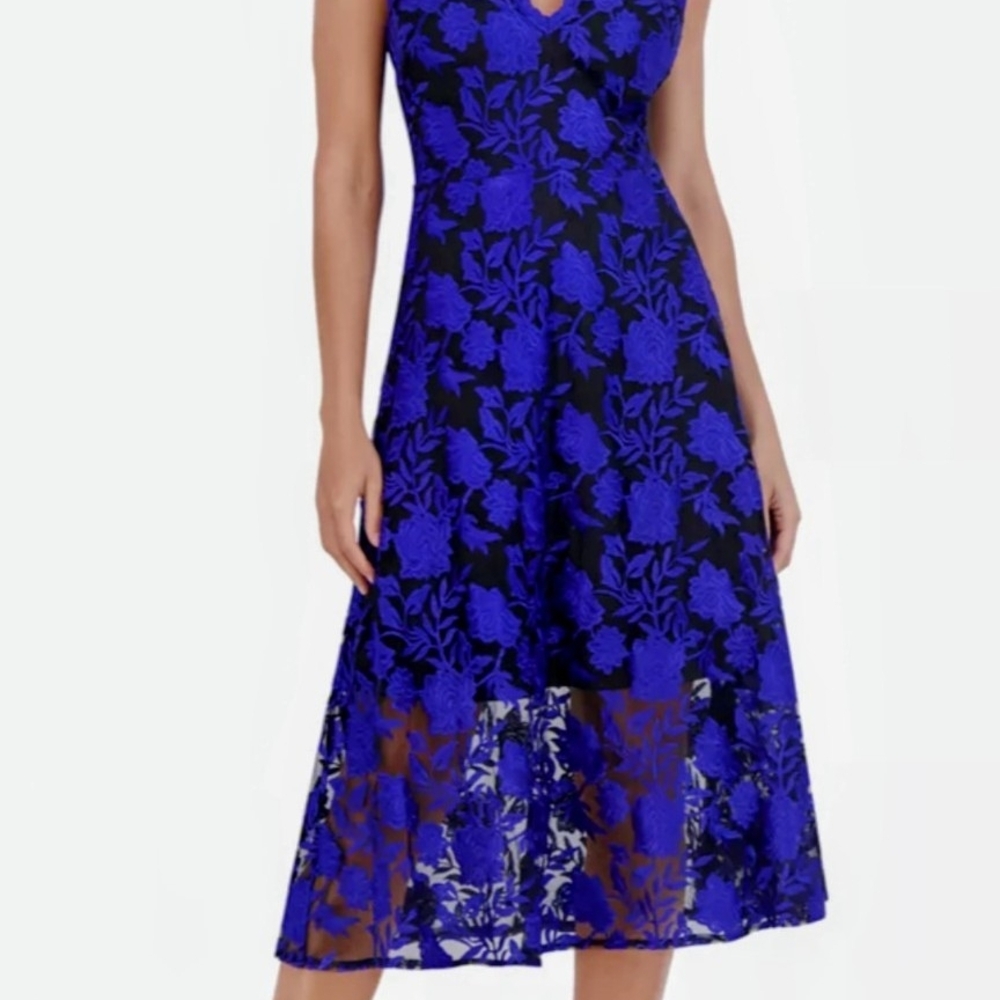 Elegant Blue Floral Lace Midi Dress